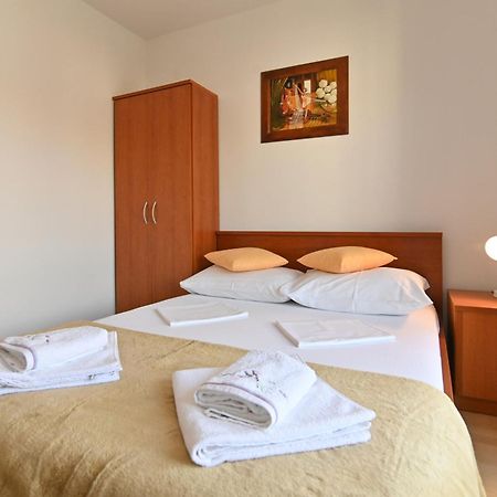 Rooms & Apartments Jadranka บัชกา ภายนอก รูปภาพ