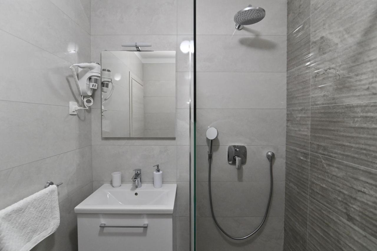 Rooms & Apartments Jadranka บัชกา ภายนอก รูปภาพ