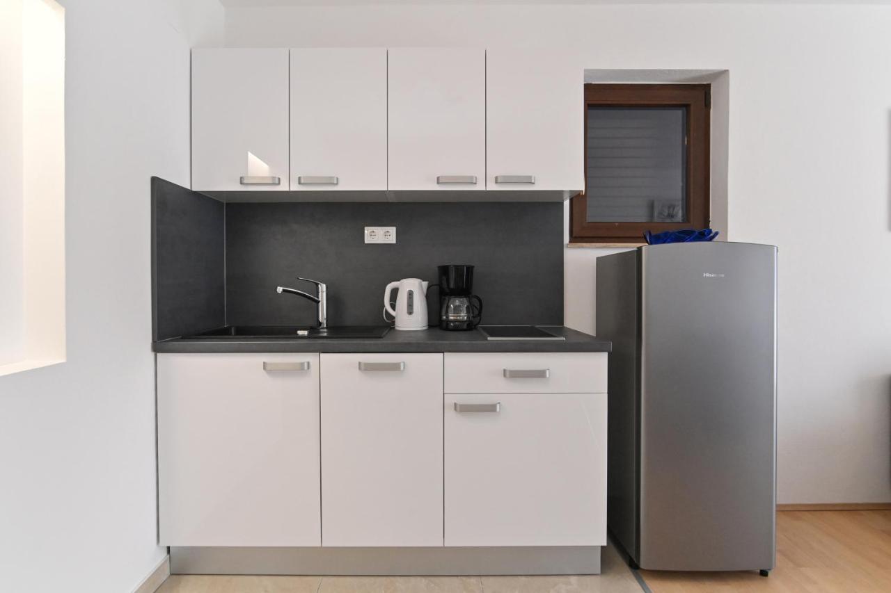 Rooms & Apartments Jadranka บัชกา ภายนอก รูปภาพ