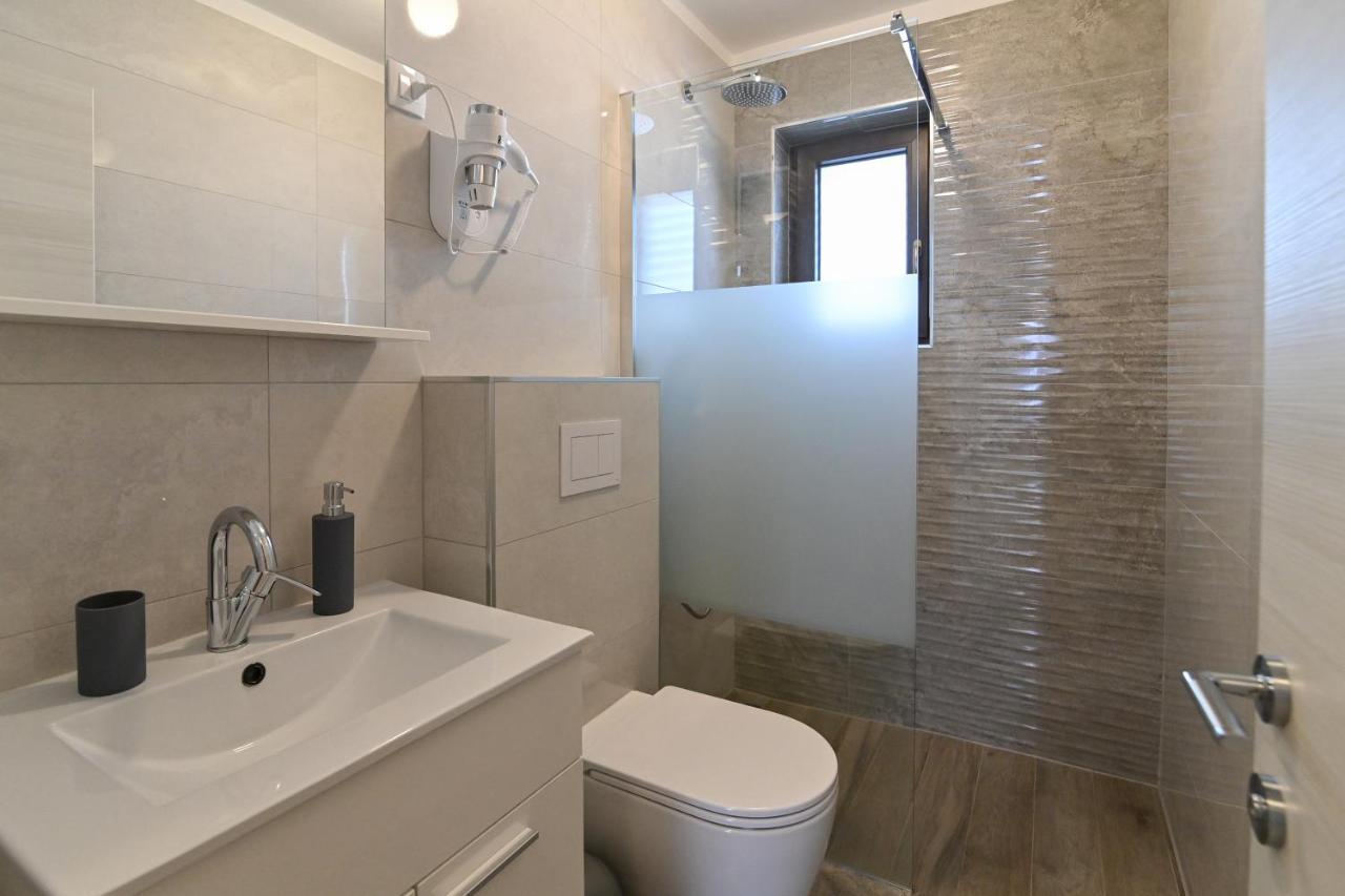 Rooms & Apartments Jadranka บัชกา ภายนอก รูปภาพ