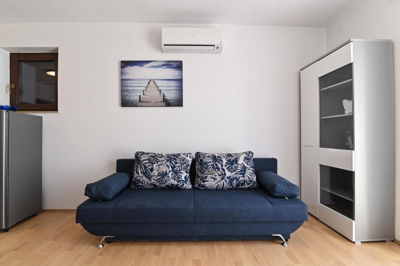 Rooms & Apartments Jadranka บัชกา ภายนอก รูปภาพ