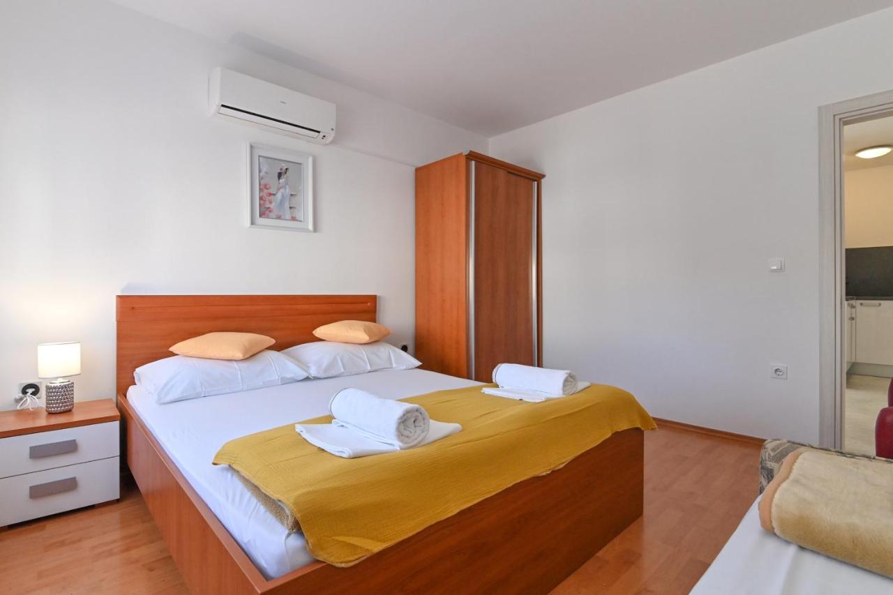 Rooms & Apartments Jadranka บัชกา ภายนอก รูปภาพ