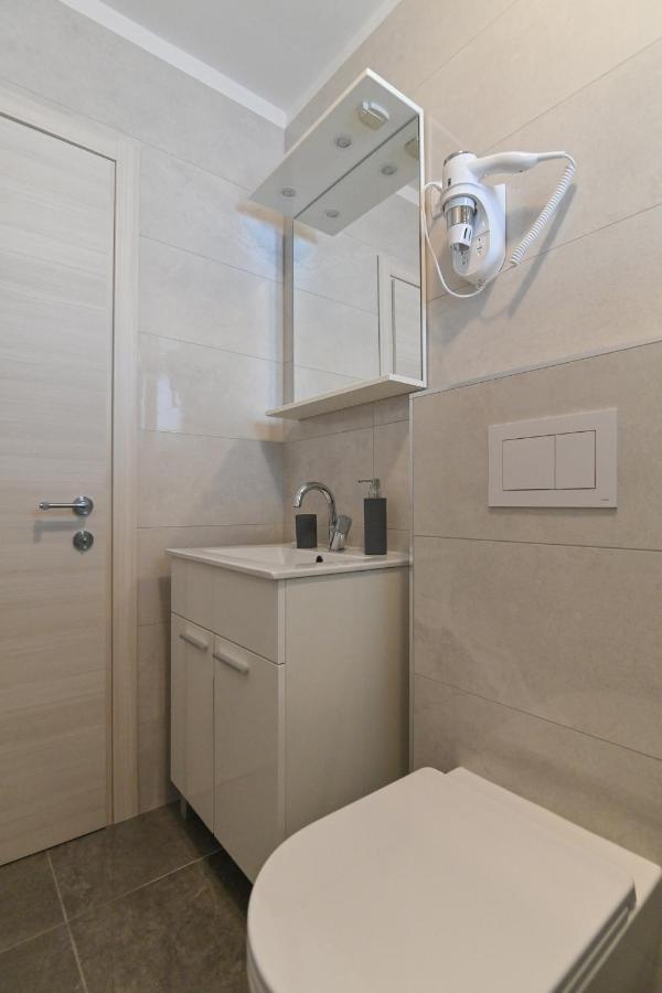 Rooms & Apartments Jadranka บัชกา ภายนอก รูปภาพ
