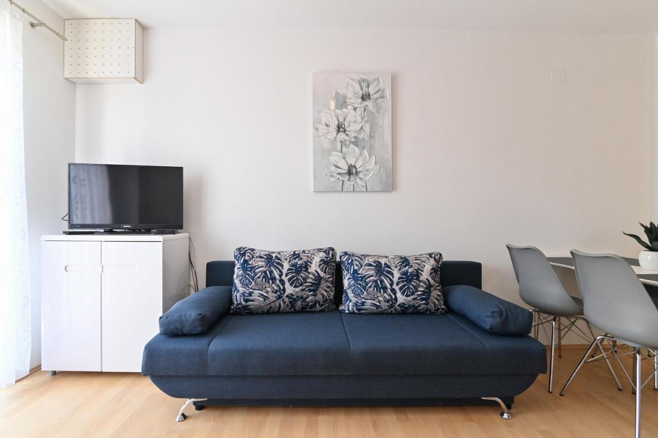 Rooms & Apartments Jadranka บัชกา ภายนอก รูปภาพ