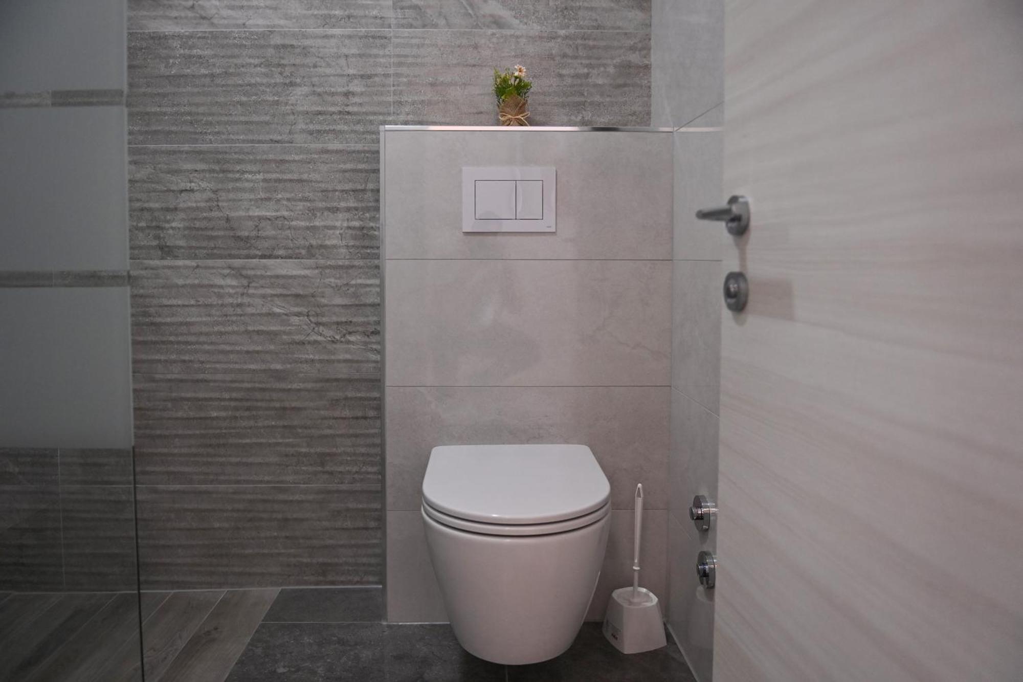 Rooms & Apartments Jadranka บัชกา ภายนอก รูปภาพ